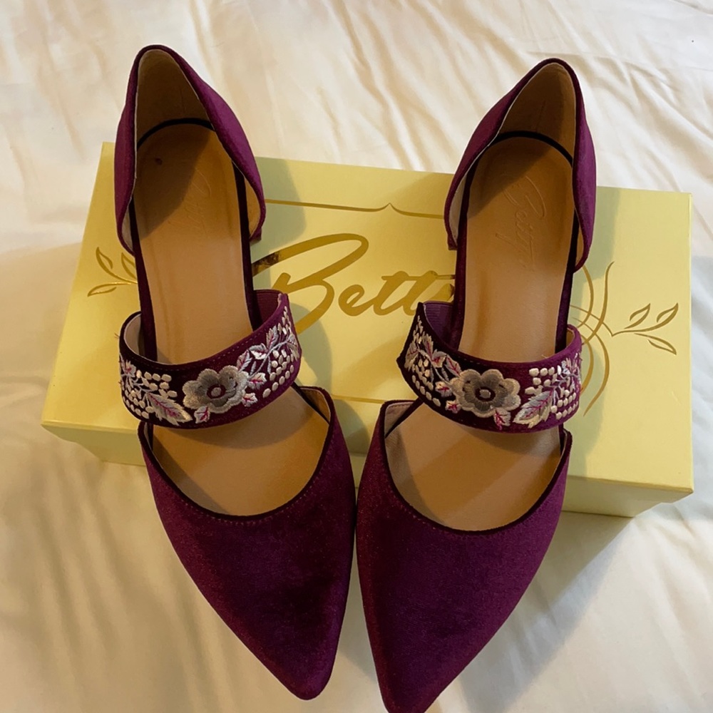 New Bettye Muller velvet pointed flats